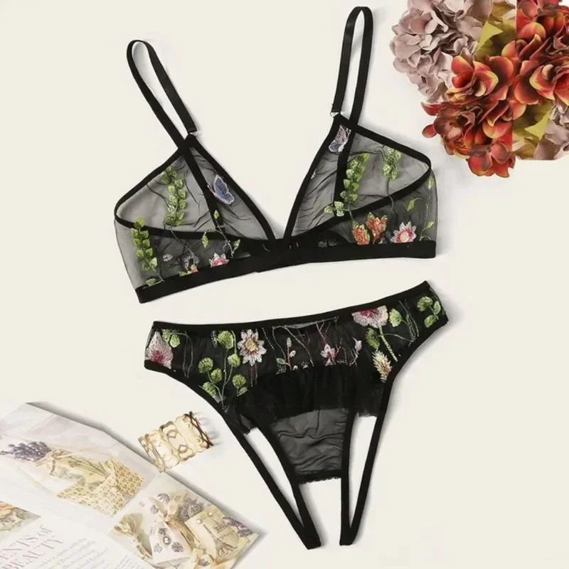 Lingerie Ultra Sexy Womens 3-Point Hollowed Suit Embroidery Mesh Three-point Erotic Set Sexy Lingerie Sexy Panties Two-piece Set
Lingerie Ultra Sexy Womens 3-Point Hollowed Suit Embroidery Mesh Three-point Erotic Set Sexy Lingerie Sexy Panties Two-piece Set