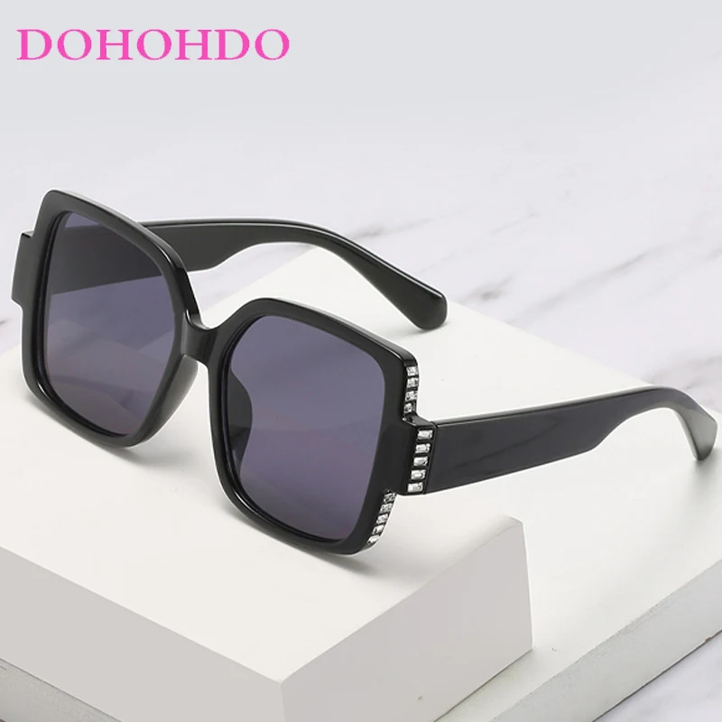 Classic Trendy Square Frame Imitation Diamond Sunglasses Women Men Popular Brand Designer Eyewear Traveling Driving Shades UV400
Classic Trendy Square Frame Imitation Diamond Sunglasses Women Men Popular Brand Designer Eyewear Traveling Driving Shades UV400