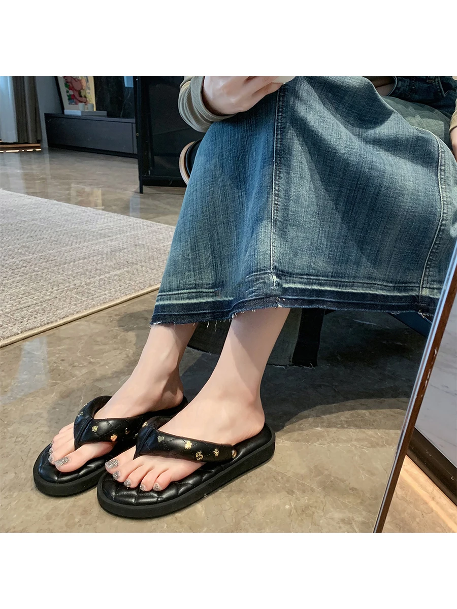 Casual Y-Strap Women's Sandals Summer Outdoor Wear Crossbody Slip-On Shoes Gold Decorative Buckle round Head Rubber Outsole
Casual Y-Strap Women's Sandals Summer Outdoor Wear Crossbody Slip-On Shoes Gold Decorative Buckle round Head Rubber Outsole