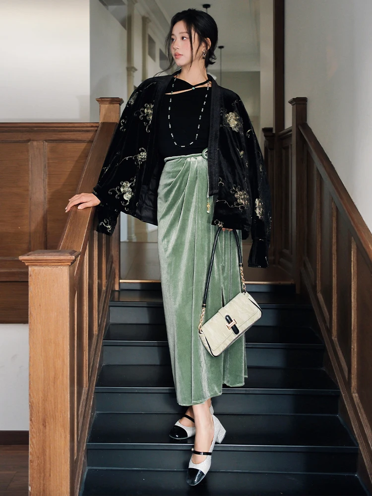 Комплект Peter Pan Uncle's: Новая китайская вышивка, пуховик, бархатная юбка с разрезом, базовый слой, вязаный зимний модный комплект
Комплект Peter Pan Uncle's: Новая китайская вышивка, пуховик, бархатная юбка с разрезом, базовый слой, вязаный зимний модный комплект