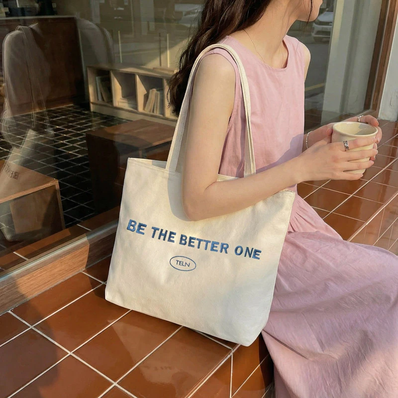 Embroidered Letter Canvas Tote Bag Women Large Capacity Shoulder Bag Casual Versatile Literary Style Student Commuting Bag
Embroidered Letter Canvas Tote Bag Women Large Capacity Shoulder Bag Casual Versatile Literary Style Student Commuting Bag
