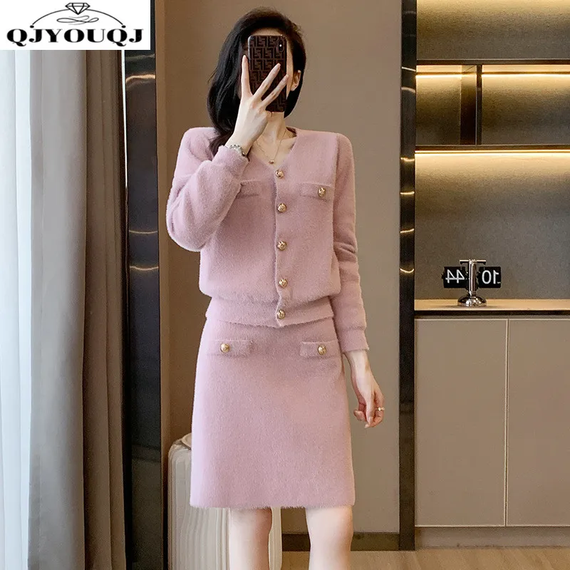 Autumn and winter new fashionable casual V-neck slim fit top+knitted skirt two-piece set
Autumn and winter new fashionable casual V-neck slim fit top+knitted skirt two-piece set