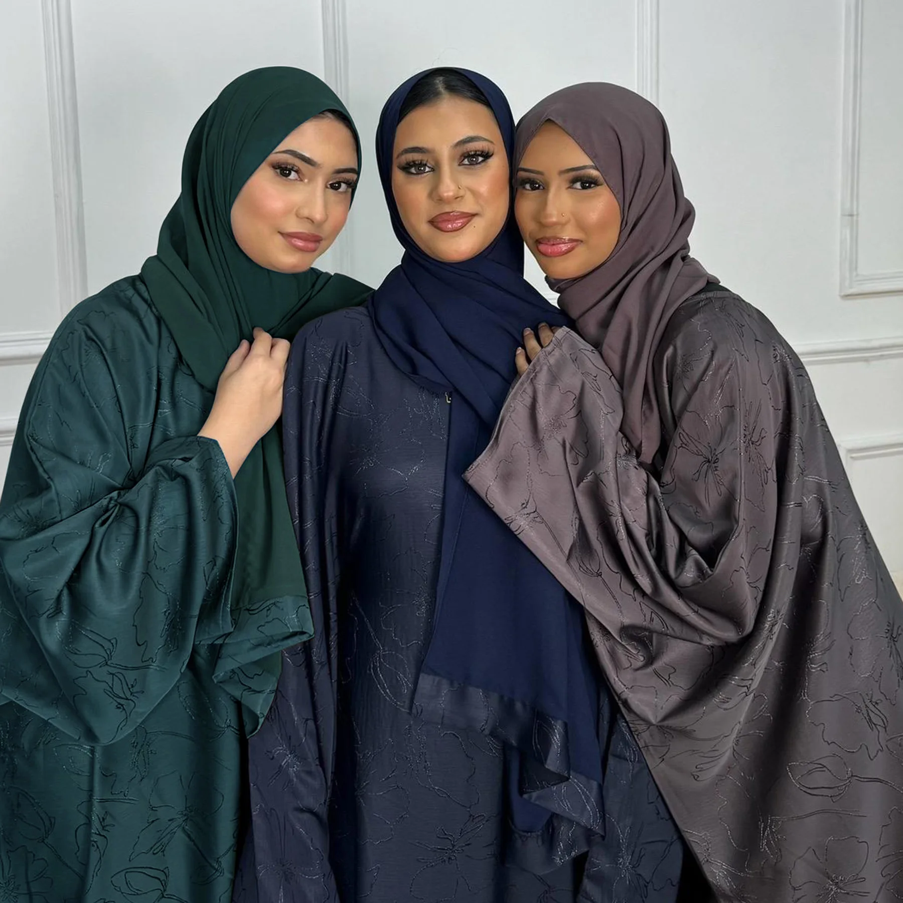 2025 Middle East Dubai Türkiye Fashion Jacquard Dress Printing Long Sleeves Robe Elegant Party Muslim Abaya with Scarf Jalabiya
2025 Middle East Dubai Türkiye Fashion Jacquard Dress Printing Long Sleeves Robe Elegant Party Muslim Abaya with Scarf Jalabiya