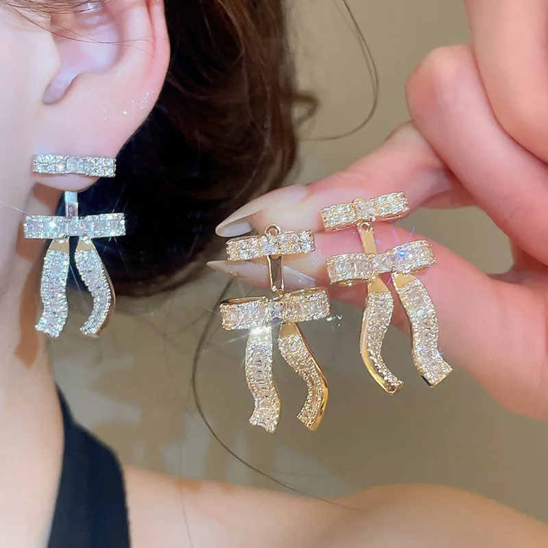 Minar Korean Fashion CZ Cubic Zirconia Bowknot Hanging Dangle Earrings for Women 18K Real Gold Silver Plated Copper Jewelry
Minar Korean Fashion CZ Cubic Zirconia Bowknot Hanging Dangle Earrings for Women 18K Real Gold Silver Plated Copper Jewelry