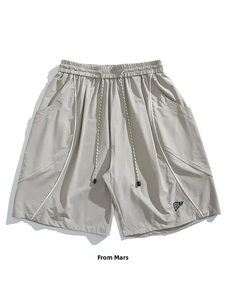 Винтажные американские спортивные свободные повседневные брюки с широкими штанинами в стиле BF для подростков, летние шорты для ежедневной носки, придающие юношескую энергию
Винтажные американские спортивные свободные повседневные брюки с широкими штанинами в стиле BF для подростков, летние шорты для ежедневной носки, придающие юношескую энергию