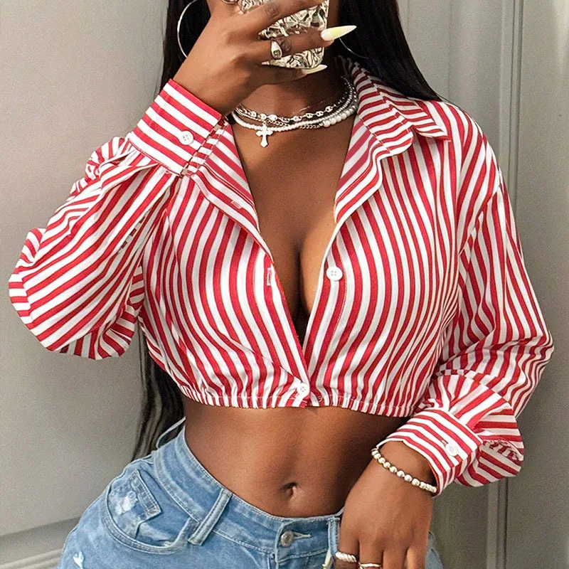 Женская укороченная рубашка в полоску, весенняя модная модель с отложным воротником, длинными рукавами, на пуговицах, с эластичным низом, повседневный уличный стиль
Женская укороченная рубашка в полоску, весенняя модная модель с отложным воротником, длинными рукавами, на пуговицах, с эластичным низом, повседневный уличный стиль