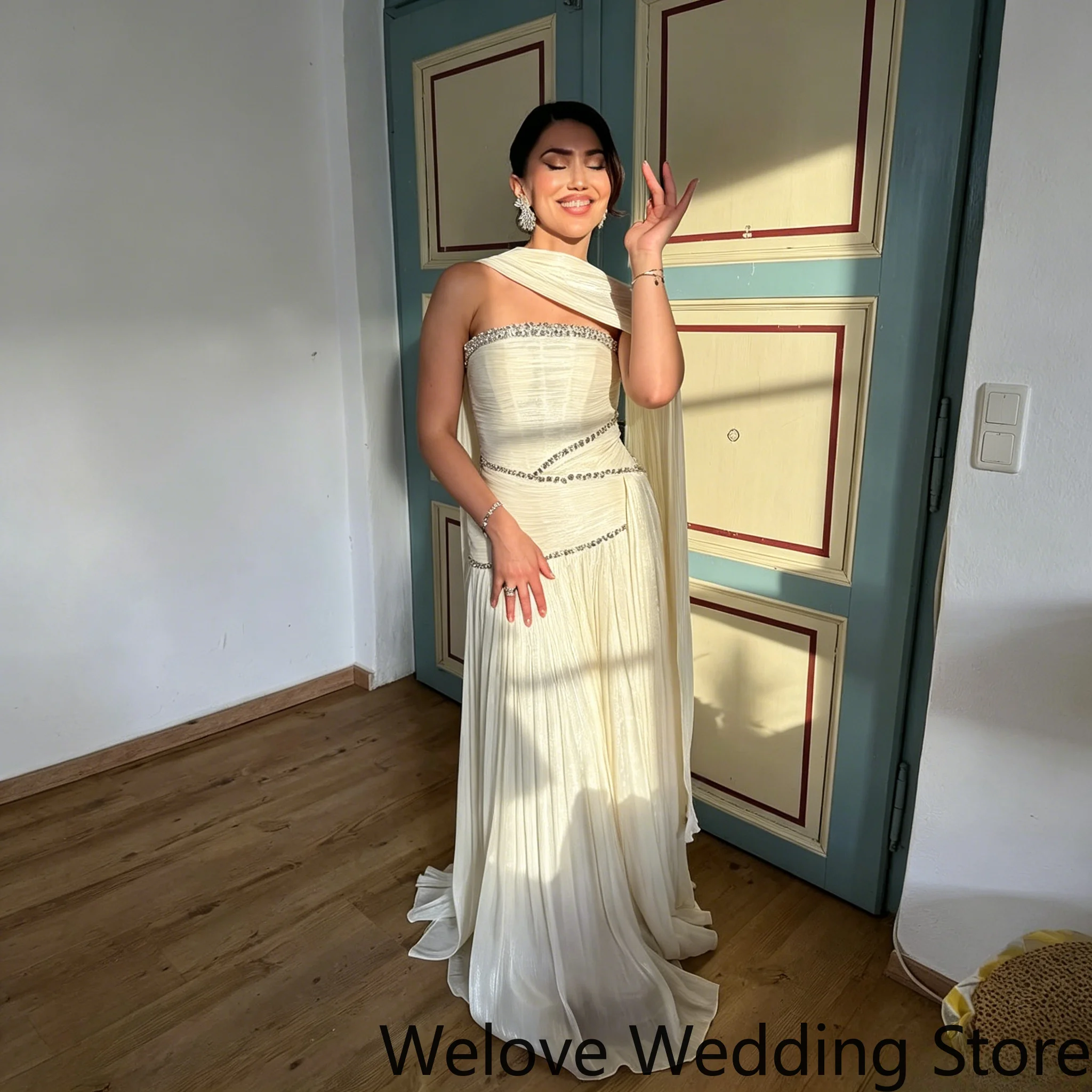 Elegant Cream Pleated Evening Dress Designed With Asymmetric One Shoulder Draped Strap, Multi-Line Rhinestone Waist Trim
Elegant Cream Pleated Evening Dress Designed With Asymmetric One Shoulder Draped Strap, Multi-Line Rhinestone Waist Trim