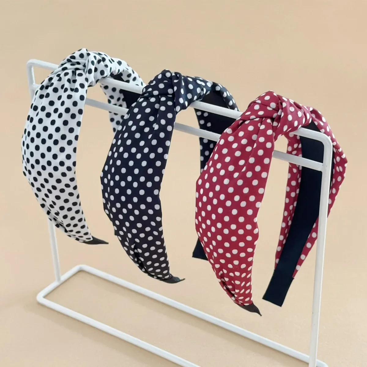 Vintage Simple Wide High Crown Polka Dot Knot Headband Set for Women Versatile Fabric Hair Accessory Premium Portable
Vintage Simple Wide High Crown Polka Dot Knot Headband Set for Women Versatile Fabric Hair Accessory Premium Portable