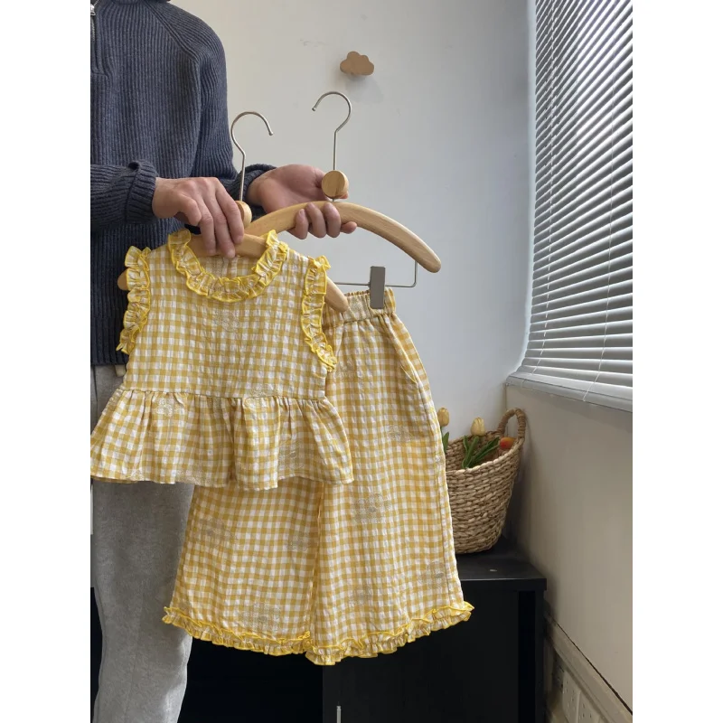 Girls' Plaid Outfit Summer New Stylish Toddler Short Sleeve Vacation Style Baby Girl Two-Piece Set
Girls' Plaid Outfit Summer New Stylish Toddler Short Sleeve Vacation Style Baby Girl Two-Piece Set