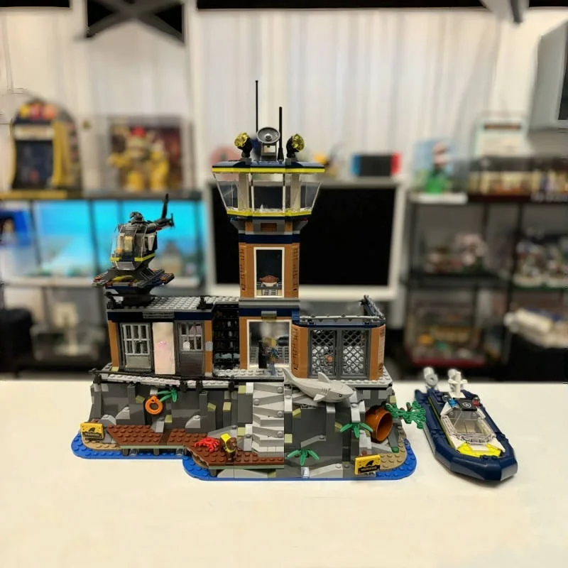 2025 new police station sea prison island construction helicopter airship building block toy children's holiday Christmas gift
2025 new police station sea prison island construction helicopter airship building block toy children's holiday Christmas gift
