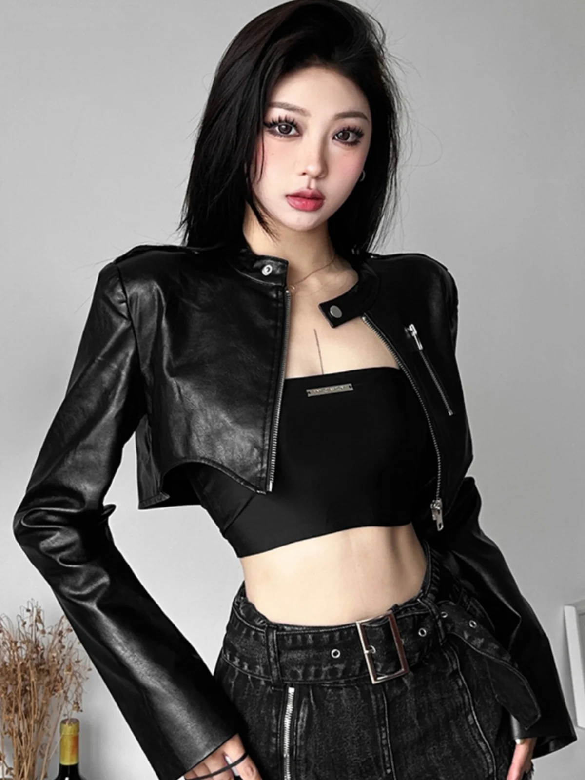 Прохладный пикантный мотоциклетный дизайн на молнии из искусственной кожи или универсальный кожаный топ Jaet Sli для молодых женщин Street Sle 
Прохладный пикантный мотоциклетный дизайн на молнии из искусственной кожи или универсальный кожаный топ Jaet Sli для молодых женщин Street Sle