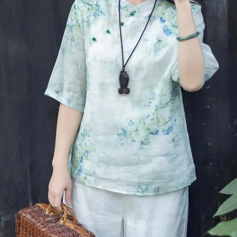 Женская блузка светло-зеленого цвета с цветочным принтом и воротником-стойкой, с рукавами до локтя
Женская блузка светло-зеленого цвета с цветочным принтом и воротником-стойкой, с рукавами до локтя