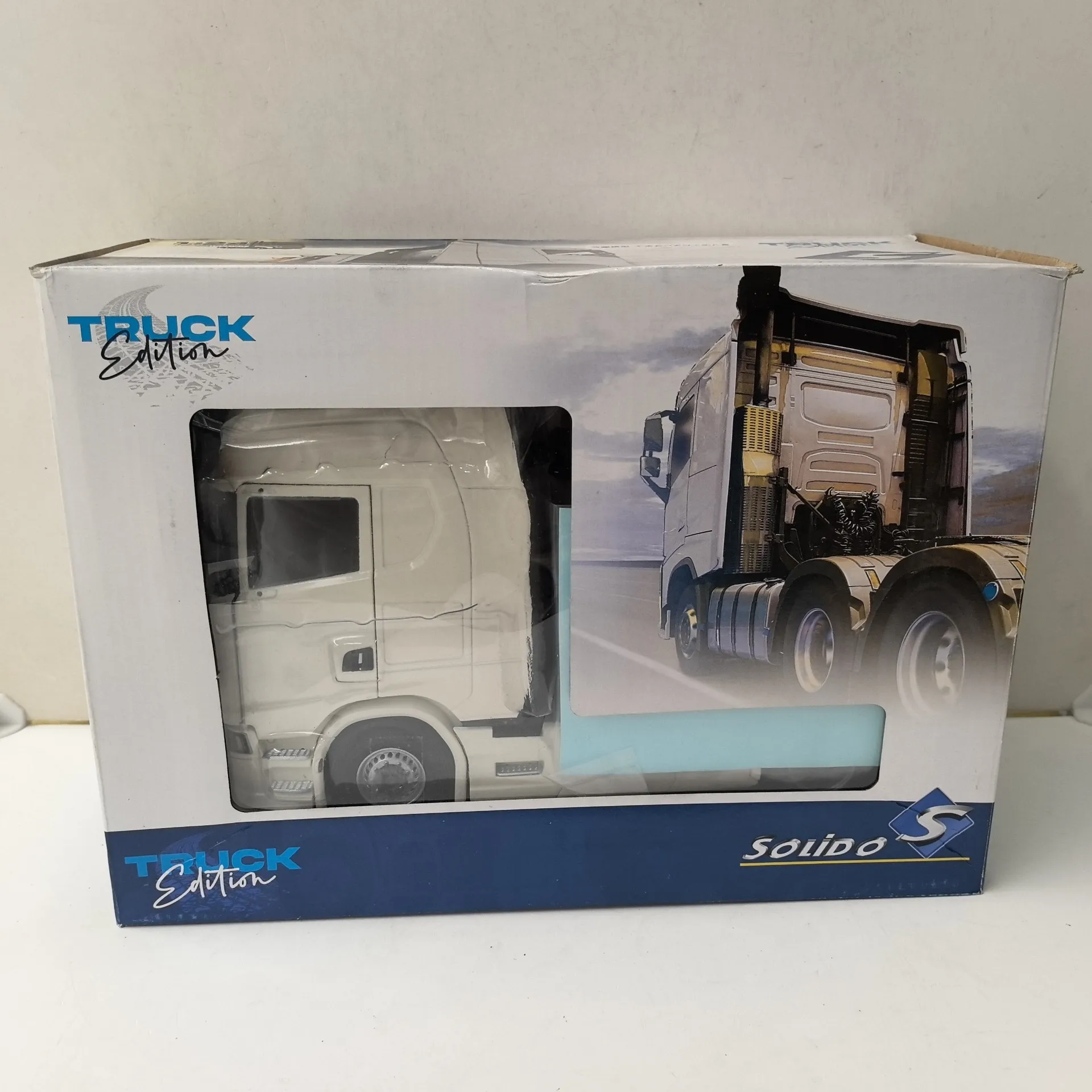 Литой под давлением SOLIDO масштаб 1:24 SCANIA 580S тягач из сплава модель автомобиля Коллекционная игрушка в подарок сувенир дисплей орнамент
Литой под давлением SOLIDO масштаб 1:24 SCANIA 580S тягач из сплава модель автомобиля Коллекционная игрушка в подарок сувенир дисплей орнамент