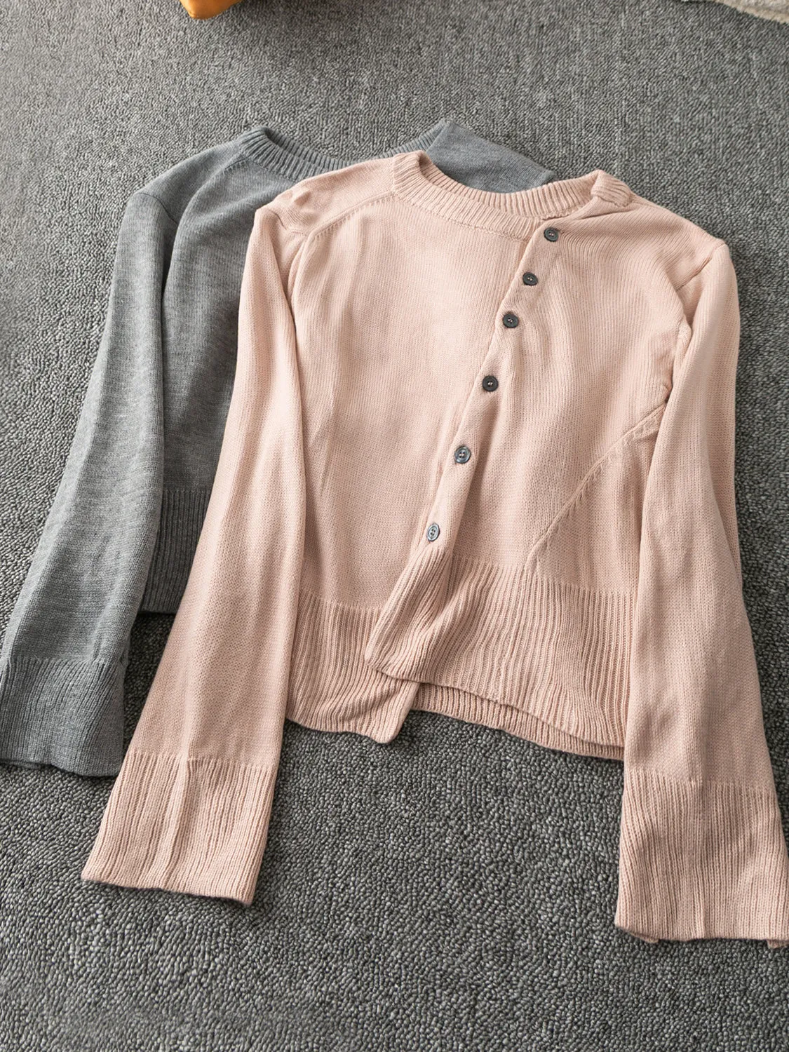 Весенне-осенний корейский вязаный свитер с круглым вырезом и длинными рукавами, простой, элегантный, из пряжи, для молодежи
Весенне-осенний корейский вязаный свитер с круглым вырезом и длинными рукавами, простой, элегантный, из пряжи, для молодежи