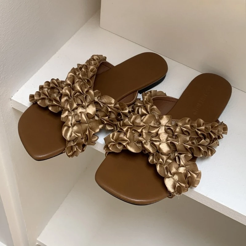 Satin Fashion Women Slippers Summer 2026 Pleated Comfy Slides Non-slip Beach Shoes Cross Belt Casual Women Sandals Pantuflas
Satin Fashion Women Slippers Summer 2026 Pleated Comfy Slides Non-slip Beach Shoes Cross Belt Casual Women Sandals Pantuflas