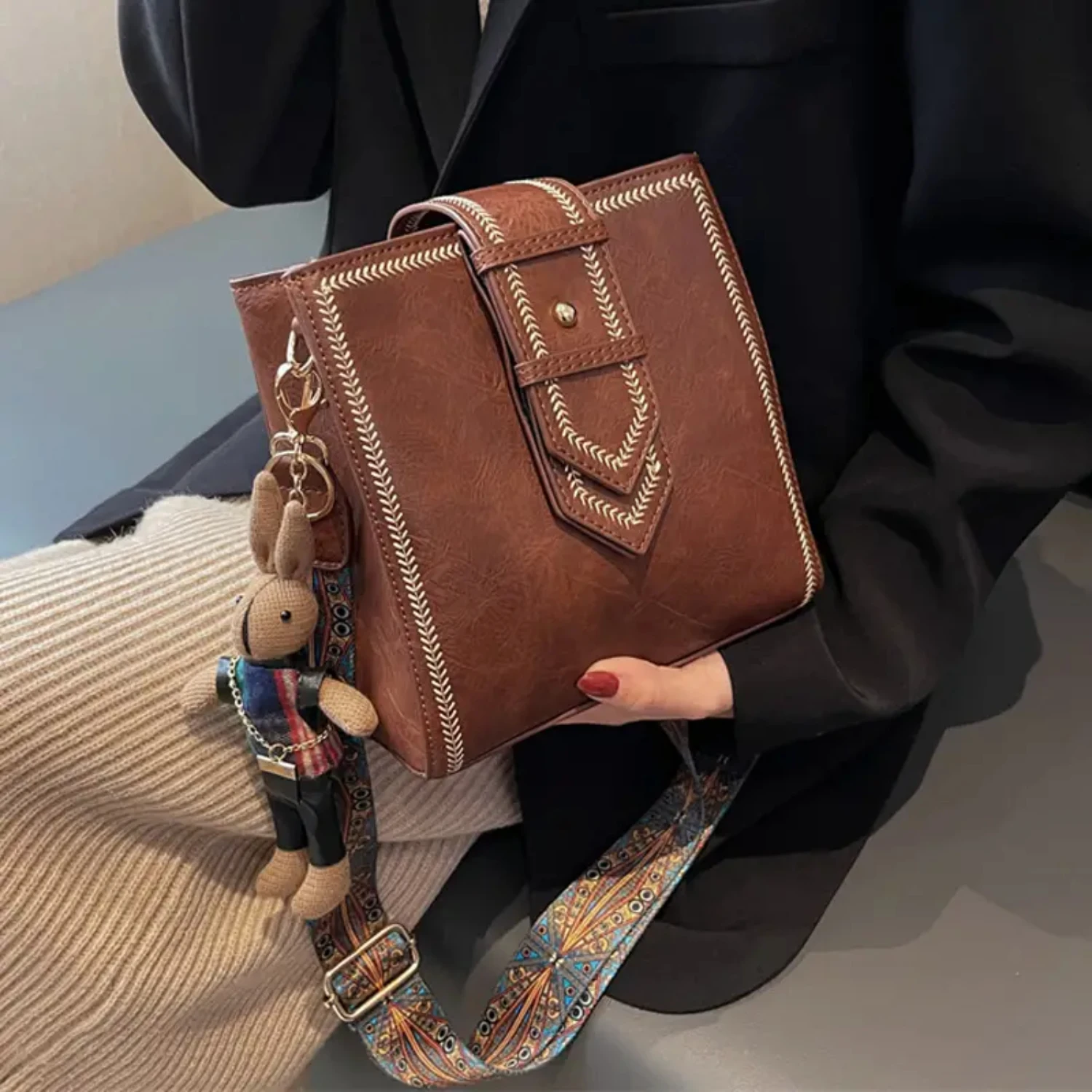 Chic and Stylish Large Capacity Women's Square Crossbody Shoulder Bag with Wide Strap, Perfect for Fashionable Ladies Looking fo
Chic and Stylish Large Capacity Women's Square Crossbody Shoulder Bag with Wide Strap, Perfect for Fashionable Ladies Looking fo