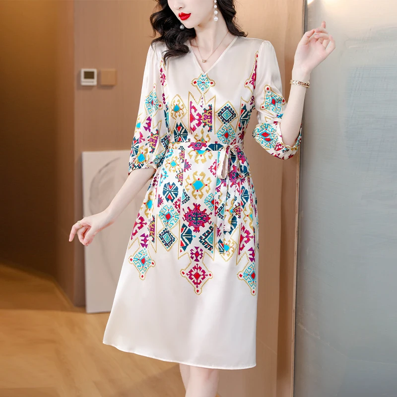 2023 Women's Dress French V-neck Flower Print Short Sleeve A-line Dress Loose Large Summer Belt Slim Skirt Knee Length Robe
2023 Women's Dress French V-neck Flower Print Short Sleeve A-line Dress Loose Large Summer Belt Slim Skirt Knee Length Robe