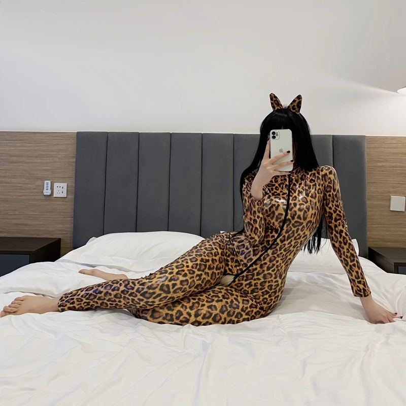 Erotic Leopard Latex Suit Sexy Hot Faux Leather Catsuit PVC Bodysuit Front Zipper Open Crotch Jumpsuits Stretch bodystocking
Erotic Leopard Latex Suit Sexy Hot Faux Leather Catsuit PVC Bodysuit Front Zipper Open Crotch Jumpsuits Stretch bodystocking