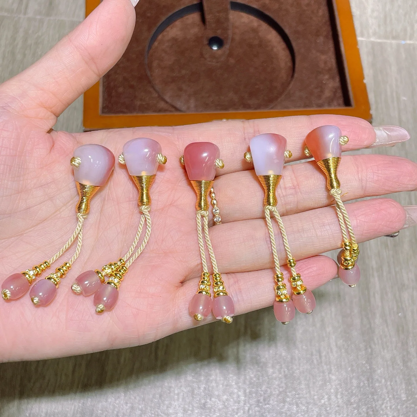 Handmade DIY Beading Bracelet Accories Pink Soft Tee-Way Set Random Color Buddhist Pearl Jadeite Wares Small Ornament
Handmade DIY Beading Bracelet Accories Pink Soft Tee-Way Set Random Color Buddhist Pearl Jadeite Wares Small Ornament