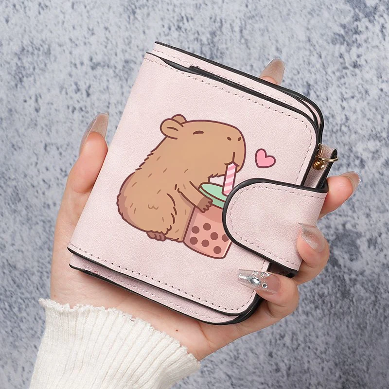 Capybara Short PU Wallets Anime Printed Figures Coin Purses Bag Fashion Women Horizontal Wallet Cute Card Holders Birthday Gift
Capybara Short PU Wallets Anime Printed Figures Coin Purses Bag Fashion Women Horizontal Wallet Cute Card Holders Birthday Gift
