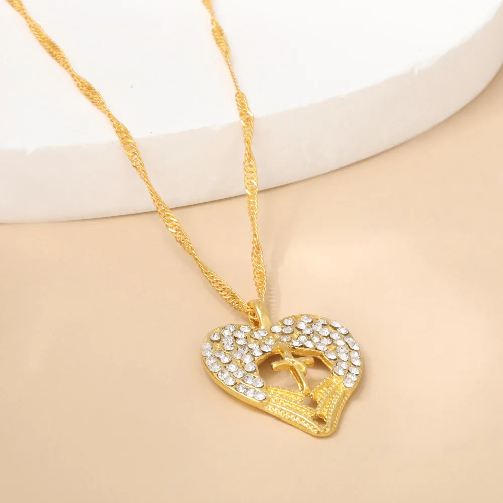 Personalized necklace, fashionable gold love point diamond pendant necklace decoration
Personalized necklace, fashionable gold love point diamond pendant necklace decoration