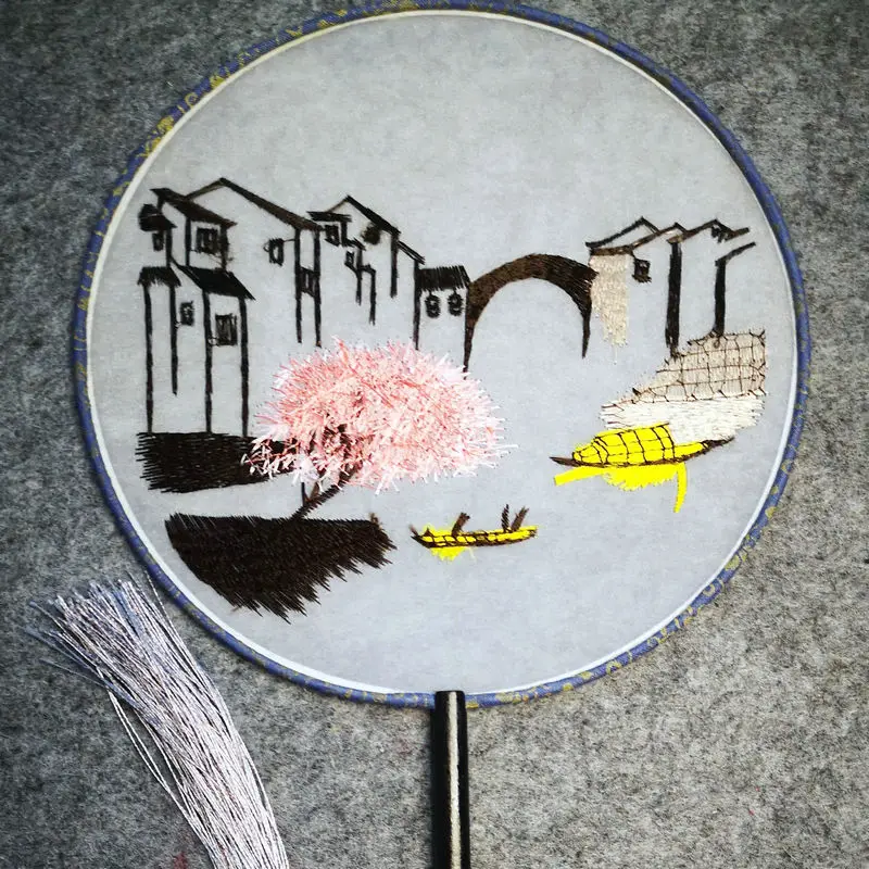 Vintage-Inspired Double-Sided Embroidery Fan Traditional Su Embroidery Round Handfan With Tassels For Dancing Show Aecessories
Vintage-Inspired Double-Sided Embroidery Fan Traditional Su Embroidery Round Handfan With Tassels For Dancing Show Aecessories