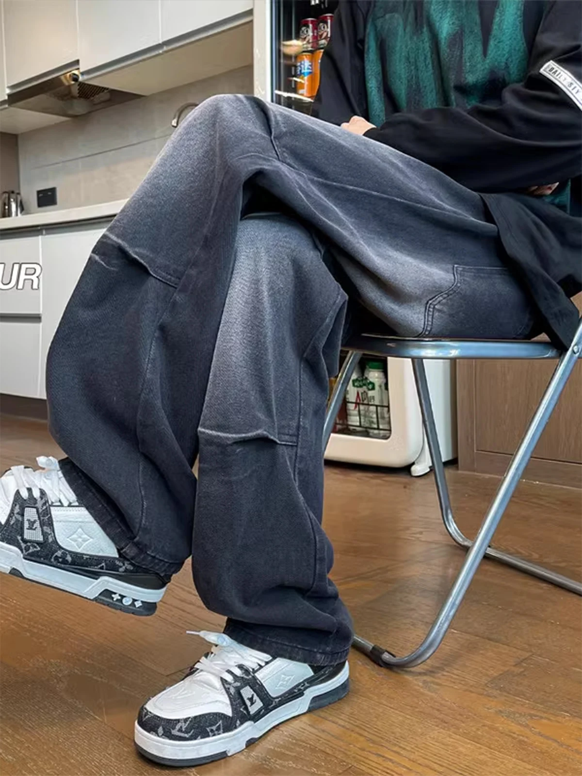 Мужские джинсы в стиле ретро, прямые, свободные, рабочие, повседневные, с плиссировкой, длинные брюки
Мужские джинсы в стиле ретро, прямые, свободные, рабочие, повседневные, с плиссировкой, длинные брюки