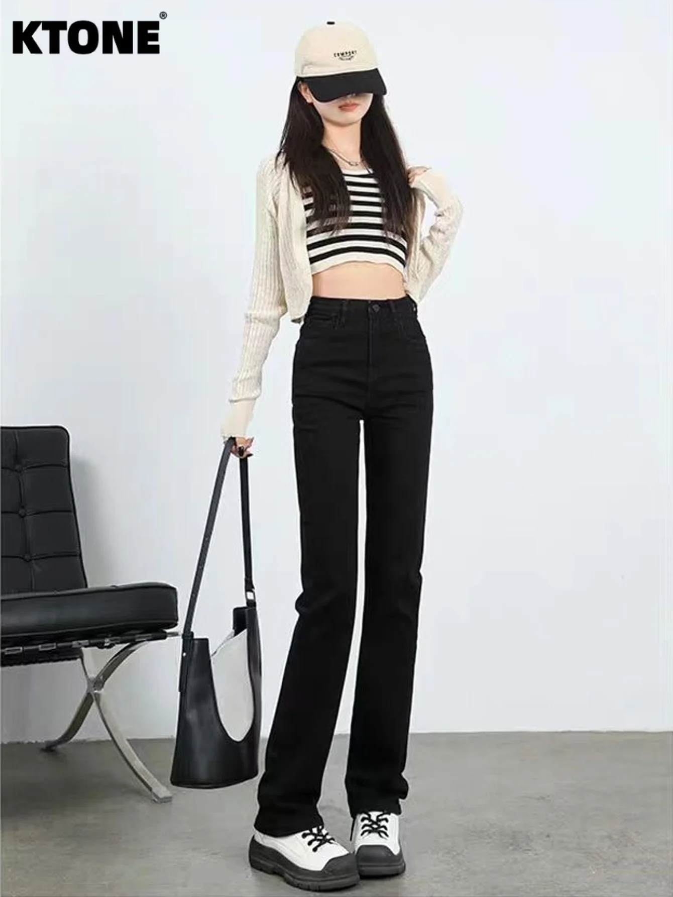 Man Black Slim Jeans Y2k Original Drip Unisex Denim Jeans Pant No accessories or belts included
Man Black Slim Jeans Y2k Original Drip Unisex Denim Jeans Pant No accessories or belts included