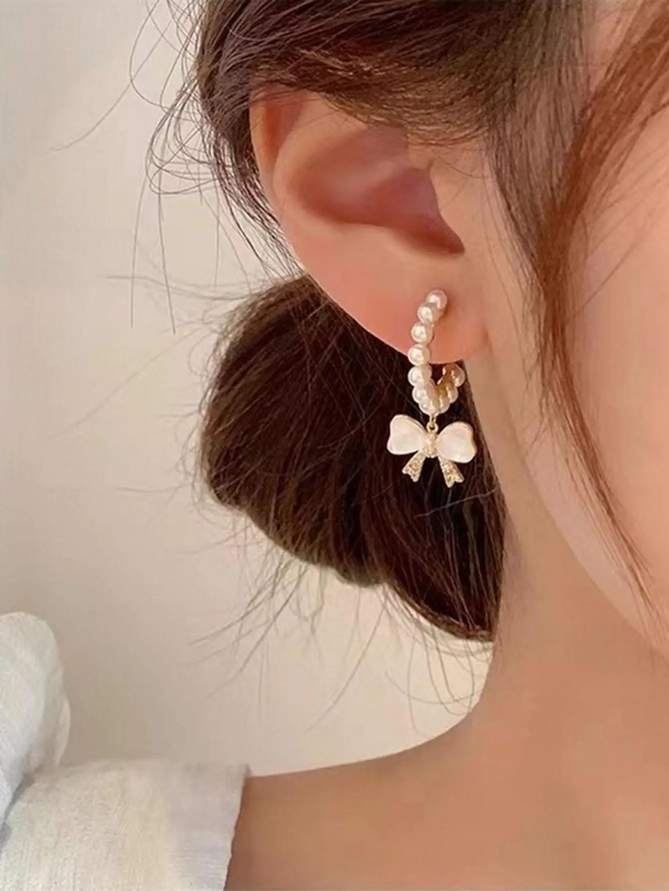 Faux Pearl & Bow Decor Drop Earrings with French Retro & Unique & Chic Design, 2026 New Women Stud Earrings
Faux Pearl & Bow Decor Drop Earrings with French Retro & Unique & Chic Design, 2026 New Women Stud Earrings