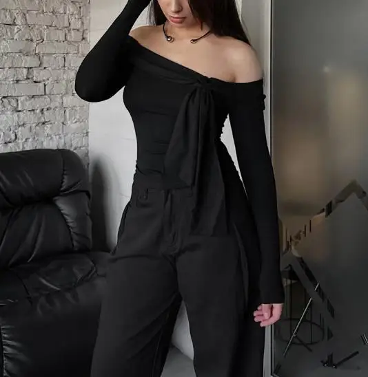 Women's T-Shirt 2026 Summer Elegant Fashion Temperament and Sexy One Neck Off Shoulder Strap Splicing Slim Long Sleeved T-Shirt
Women's T-Shirt 2026 Summer Elegant Fashion Temperament and Sexy One Neck Off Shoulder Strap Splicing Slim Long Sleeved T-Shirt