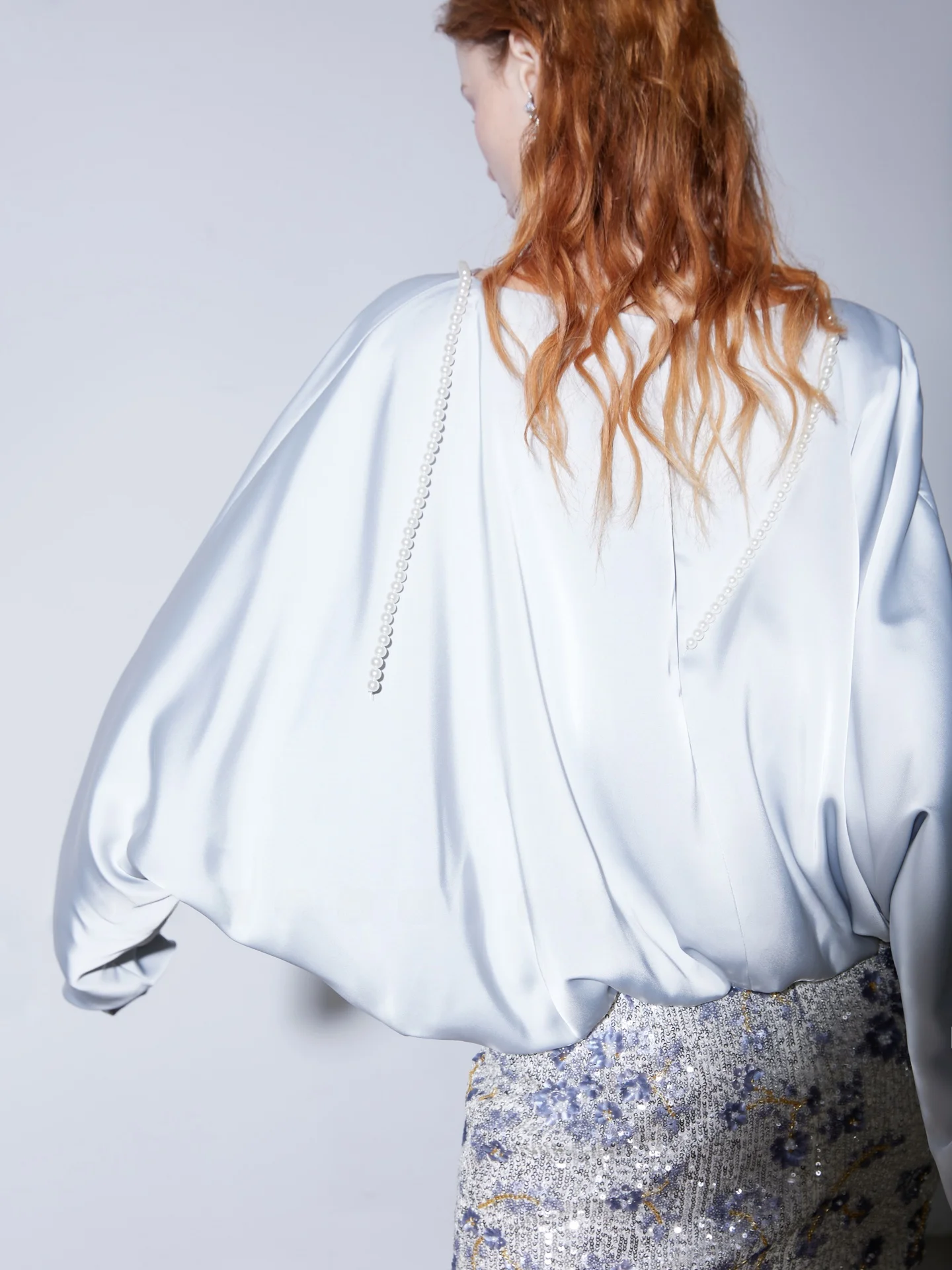 Женская свободная блузка Finocci Spring Pearl из глянцевого атласа с эффектом облачных пузырьков, с длинными рукавами-крылышками, из полиэфирного волокна
Женская свободная блузка Finocci Spring Pearl из глянцевого атласа с эффектом облачных пузырьков, с длинными рукавами-крылышками, из полиэфирного волокна