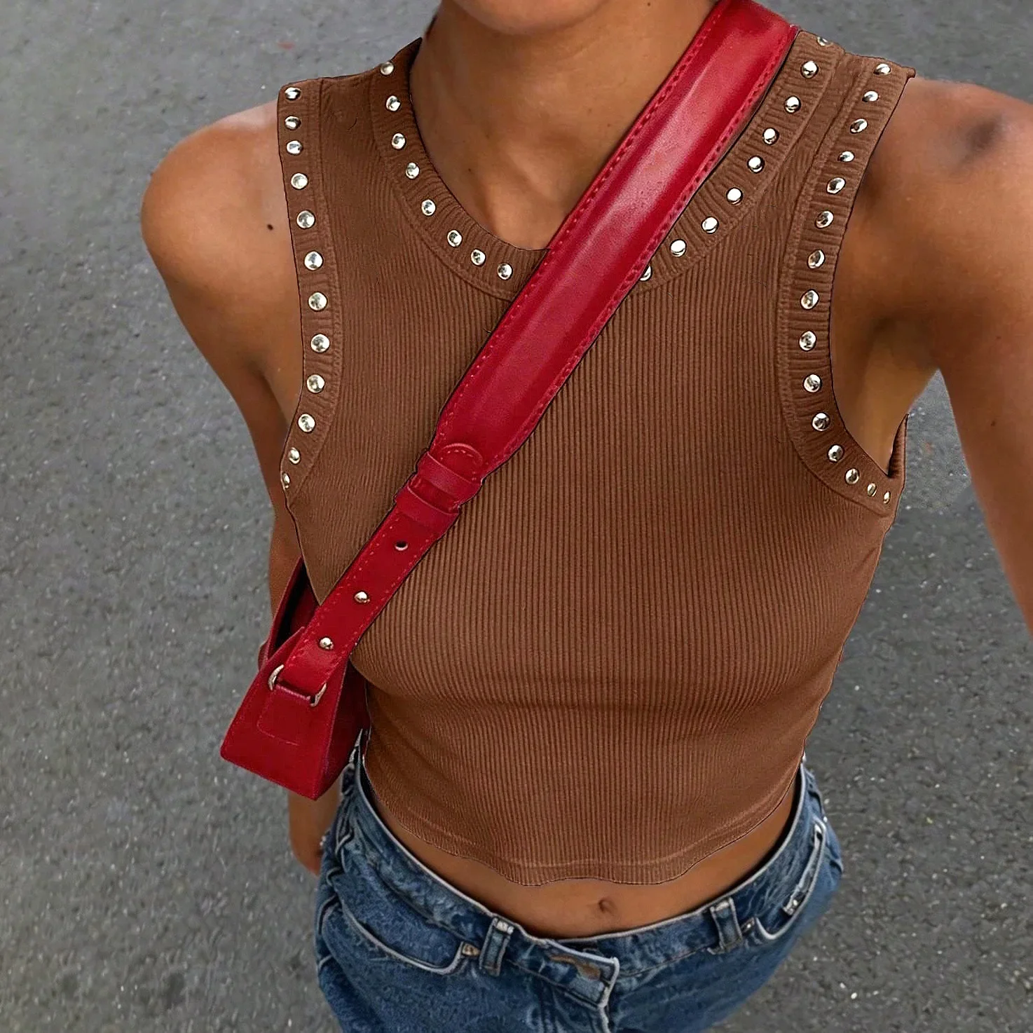 2026 Women Y2K Punk Rivet Studded Sleeveless Crop Tank Top Ribbed Knit Slim‑Fit Streetwear Short Vest Casual Party Brown Top
2026 Women Y2K Punk Rivet Studded Sleeveless Crop Tank Top Ribbed Knit Slim‑Fit Streetwear Short Vest Casual Party Brown Top