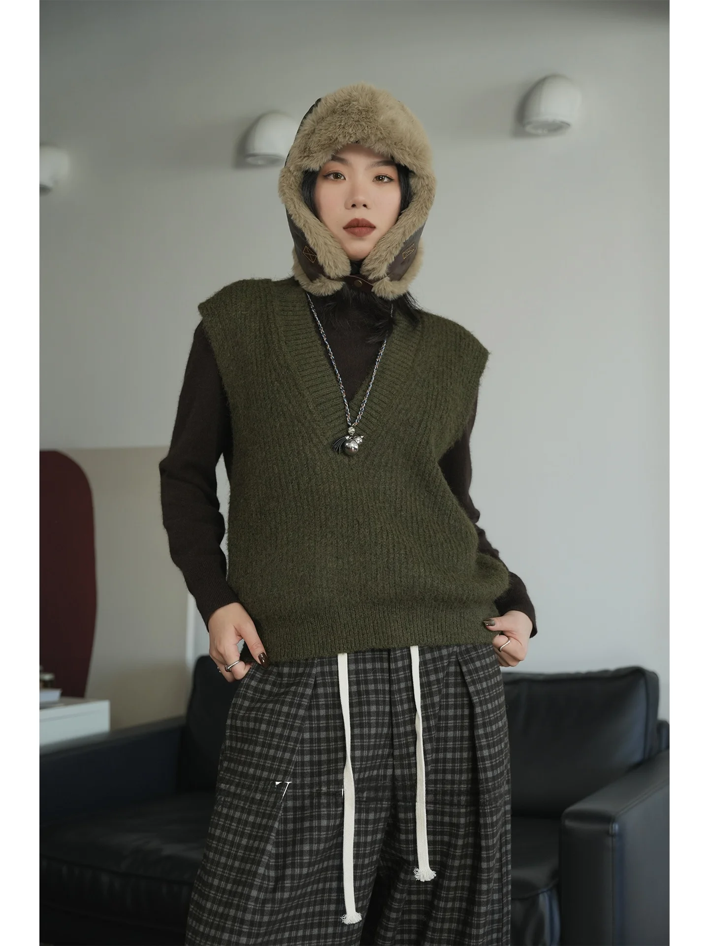Relab Autumn Winter V-Ne Loose Knitted Wool Vest Faion Casual Sle Layering Tool ort Svel Pure Color
Relab Autumn Winter V-Ne Loose Knitted Wool Vest Faion Casual Sle Layering Tool ort Svel Pure Color
