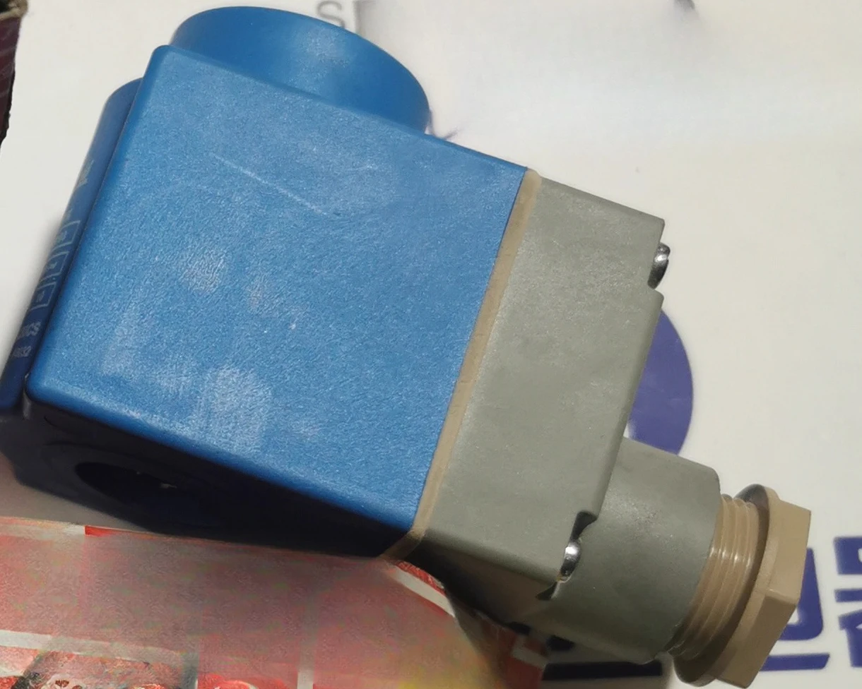 Suitable for Danfoss solenoid valve coil 018F6732 018F6193/6756 BE230CS
Suitable for Danfoss solenoid valve coil 018F6732 018F6193/6756 BE230CS