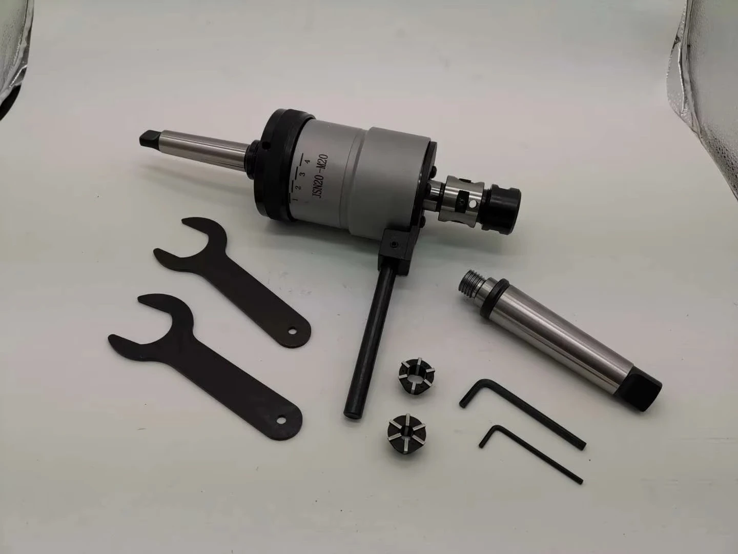 J4612 Набор реверсивных резьбовых патронов для шпинделя MT3 MT4 Essential, аксессуар для станков
J4612 Набор реверсивных резьбовых патронов для шпинделя MT3 MT4 Essential, аксессуар для станков