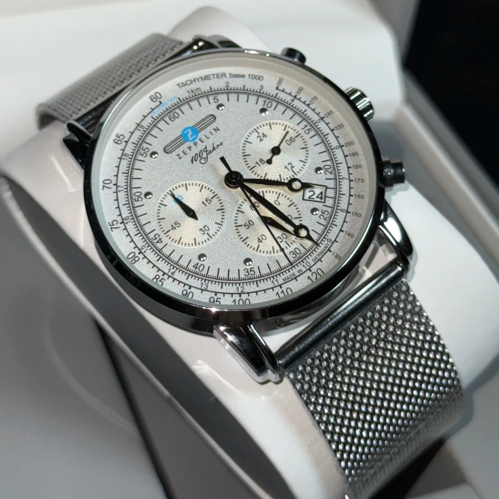 Business Leisure Classic Men's Watch Three Eyes Running Second Multi Functional Chronograph Zeppelin Automatic Date Quartz Watch
Business Leisure Classic Men's Watch Three Eyes Running Second Multi Functional Chronograph Zeppelin Automatic Date Quartz Watch