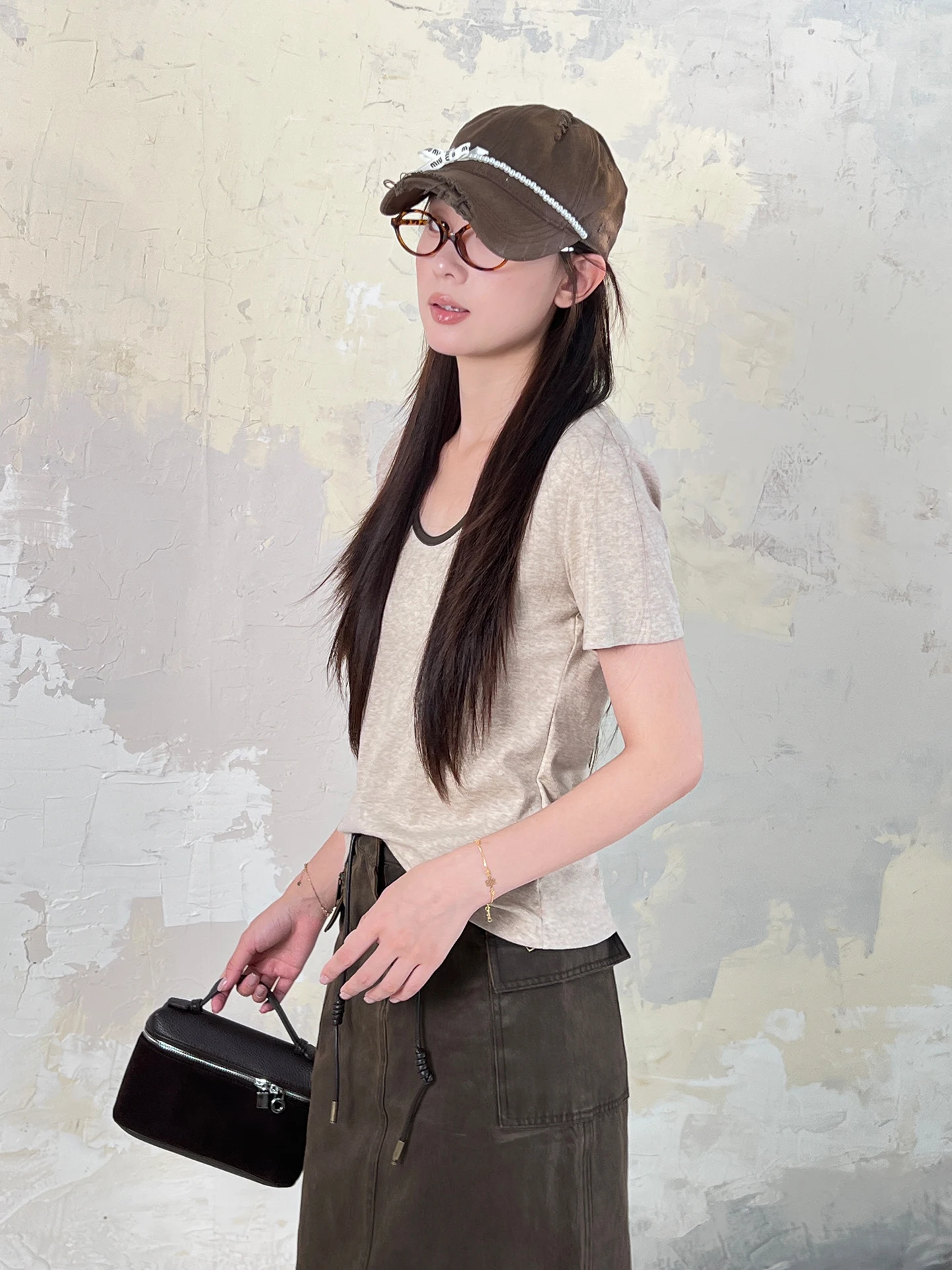 Женская футболка свободного кроя с коротким рукавом и U-образным вырезом, однотонная, дышащая, впитывающая пот, стандартной длины
Женская футболка свободного кроя с коротким рукавом и U-образным вырезом, однотонная, дышащая, впитывающая пот, стандартной длины