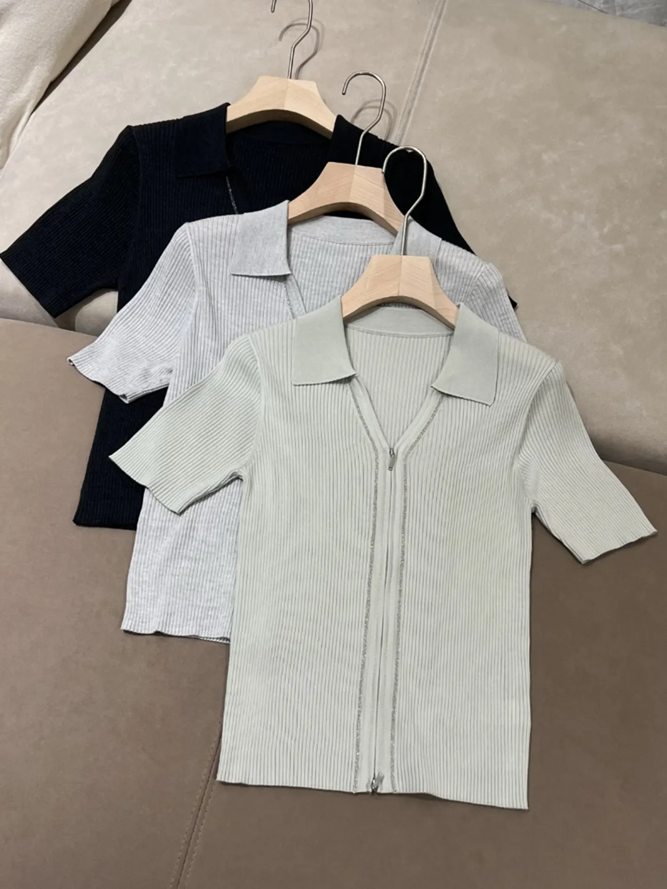 Women's Beaded Silk Wool Short Sleeve Zipper Knit Cardigan Top
Women's Beaded Silk Wool Short Sleeve Zipper Knit Cardigan Top