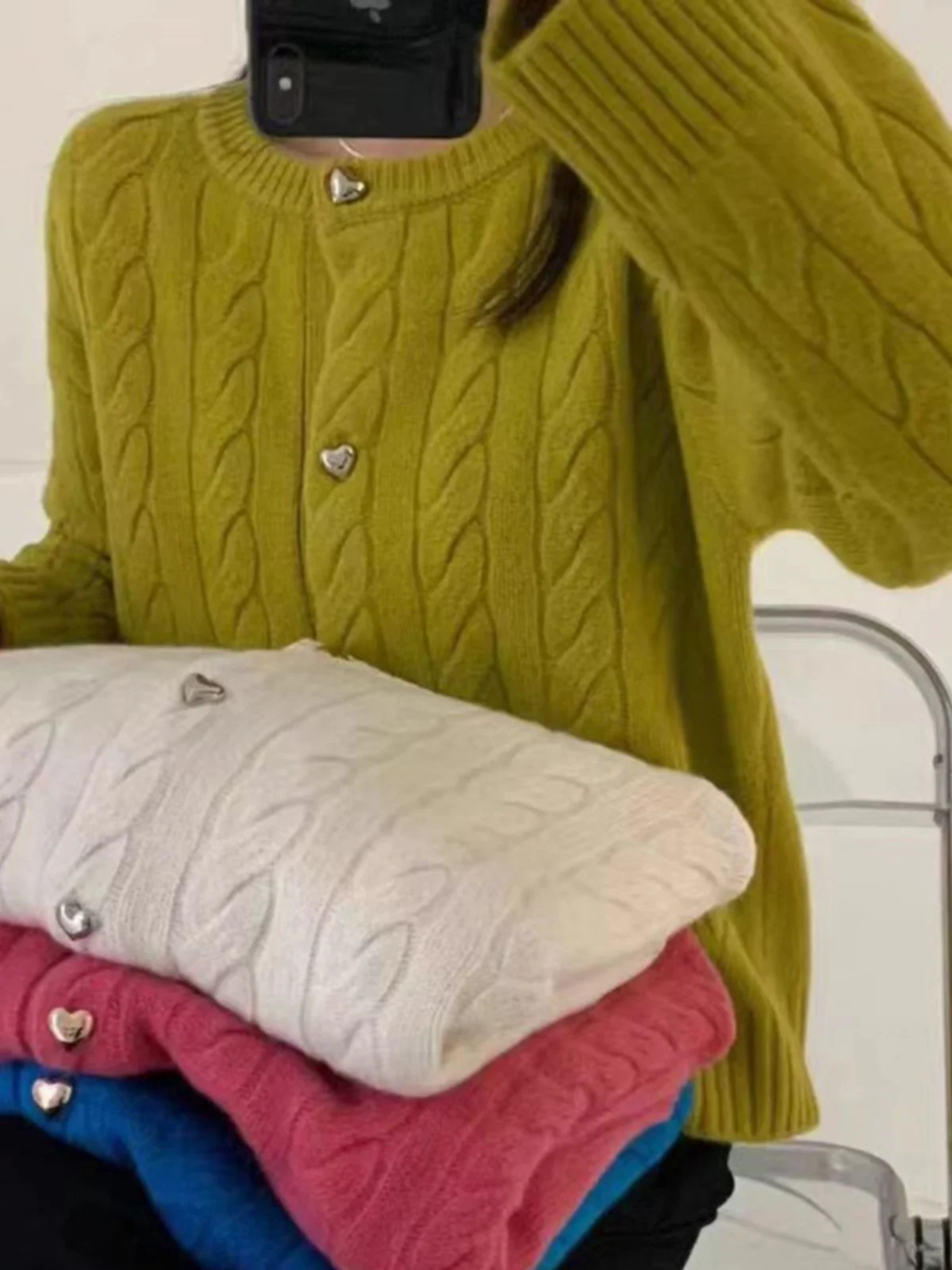 Heart aped Button Knitted Sweater Coat Women's ort Sle Autumn New Arrival Vintage Pattern Design Straight Tube Knitwear
Heart aped Button Knitted Sweater Coat Women's ort Sle Autumn New Arrival Vintage Pattern Design Straight Tube Knitwear