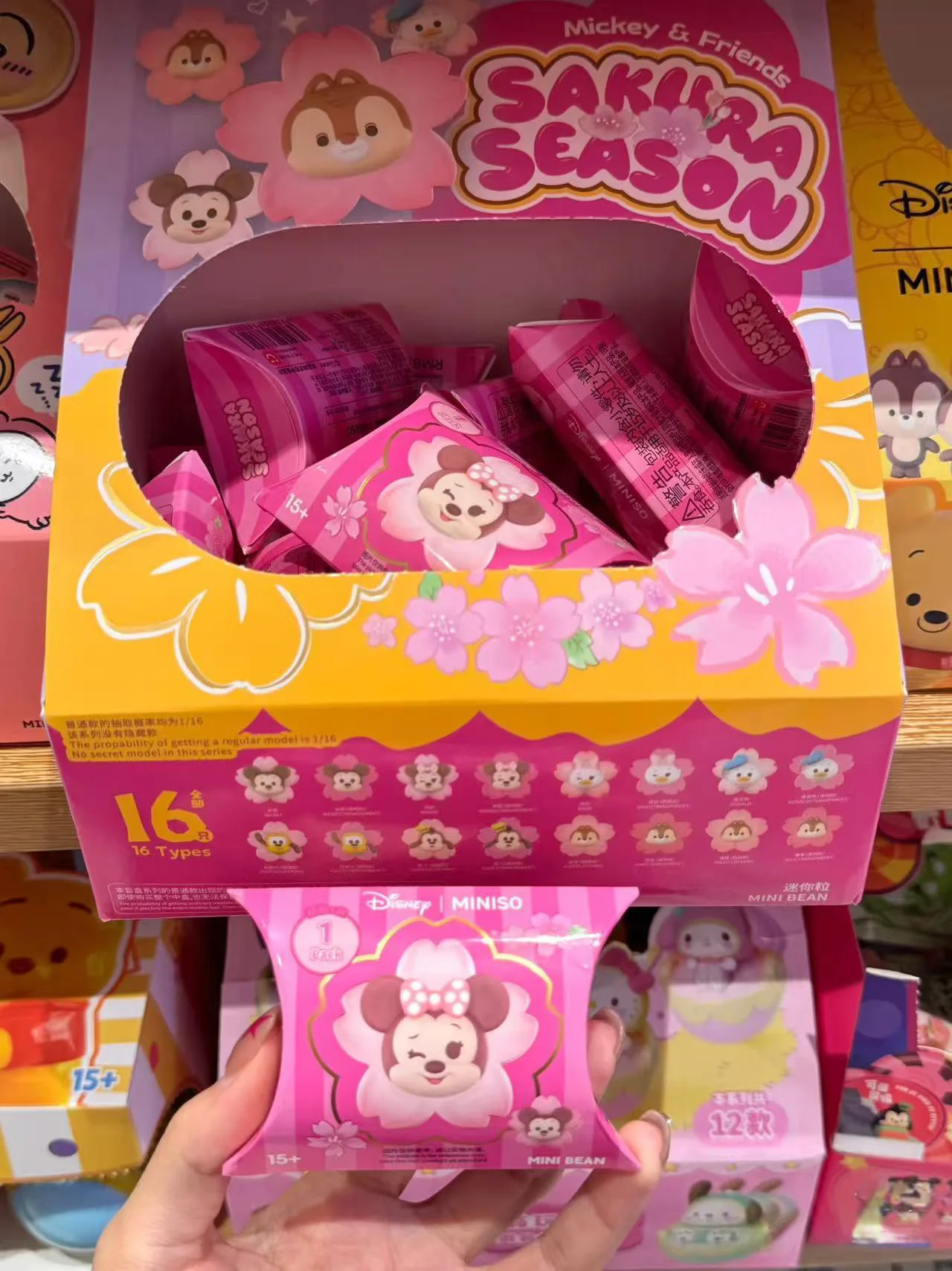 Аутентичный мультфильм, милый вишневый цвет, сезонная серия, семья Микки, мини-слепая коробка, милые игрушки, украшения, подарки
Аутентичный мультфильм, милый вишневый цвет, сезонная серия, семья Микки, мини-слепая коробка, милые игрушки, украшения, подарки