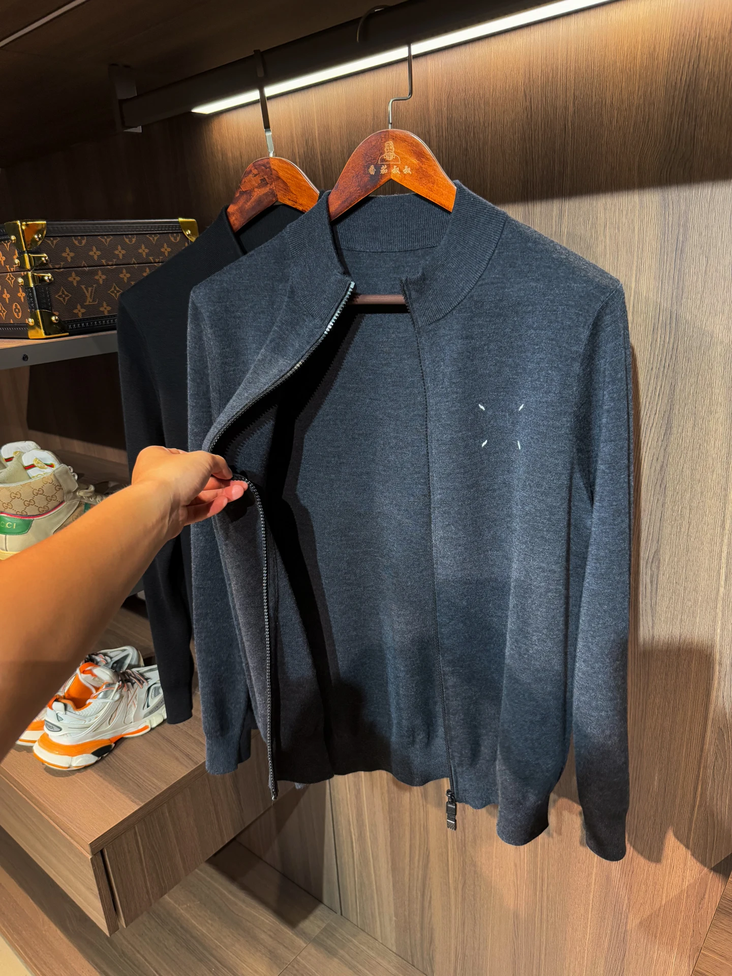 BALMIE Men's Knitted Cardigan Pure Wool Warmth Retro Sle Spring Outerwear Casual Long Sve Zipper Closure Comfortable Fit
BALMIE Men's Knitted Cardigan Pure Wool Warmth Retro Sle Spring Outerwear Casual Long Sve Zipper Closure Comfortable Fit