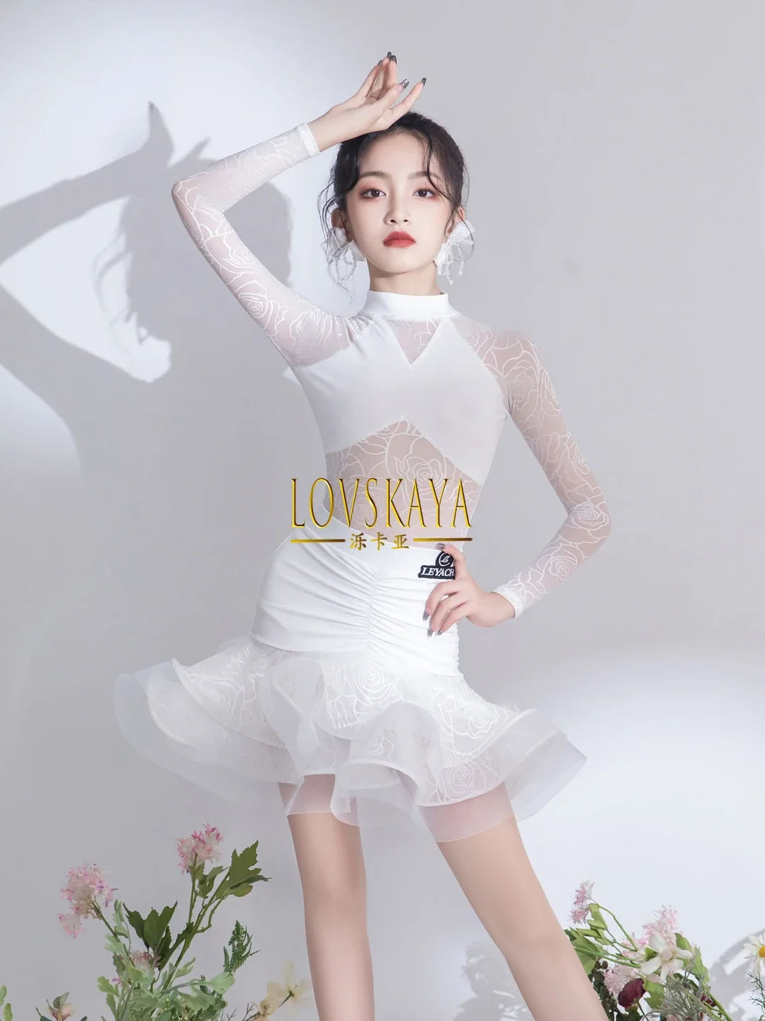 Mesh splicing training suit for children's dance performance suit, new Latin dance suit for girls
Mesh splicing training suit for children's dance performance suit, new Latin dance suit for girls