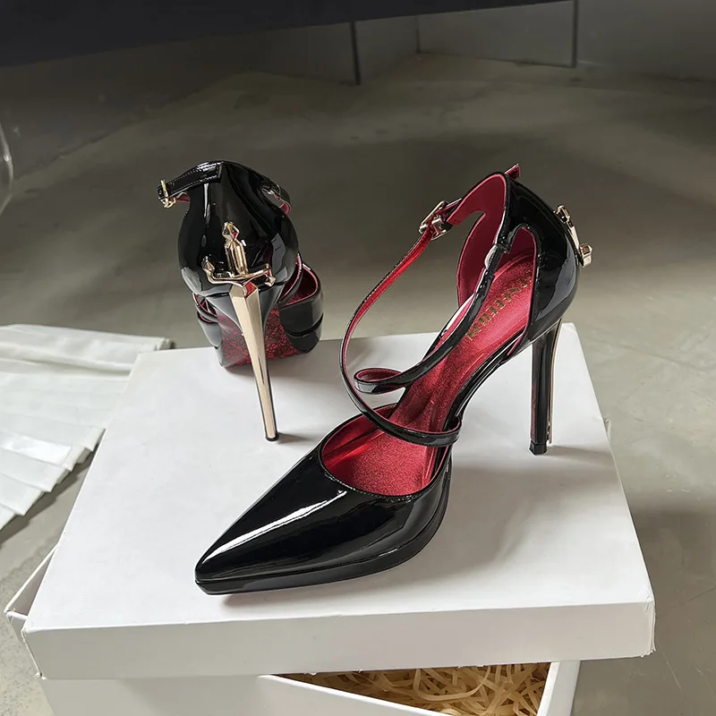 2026 New Patent Leather Heeled Sandals Female Royal Wind Pointed Cross Belt Sexy Versatile Shoes 11Cm Thin Heel Women's Shoes 신발
2026 New Patent Leather Heeled Sandals Female Royal Wind Pointed Cross Belt Sexy Versatile Shoes 11Cm Thin Heel Women's Shoes 신발