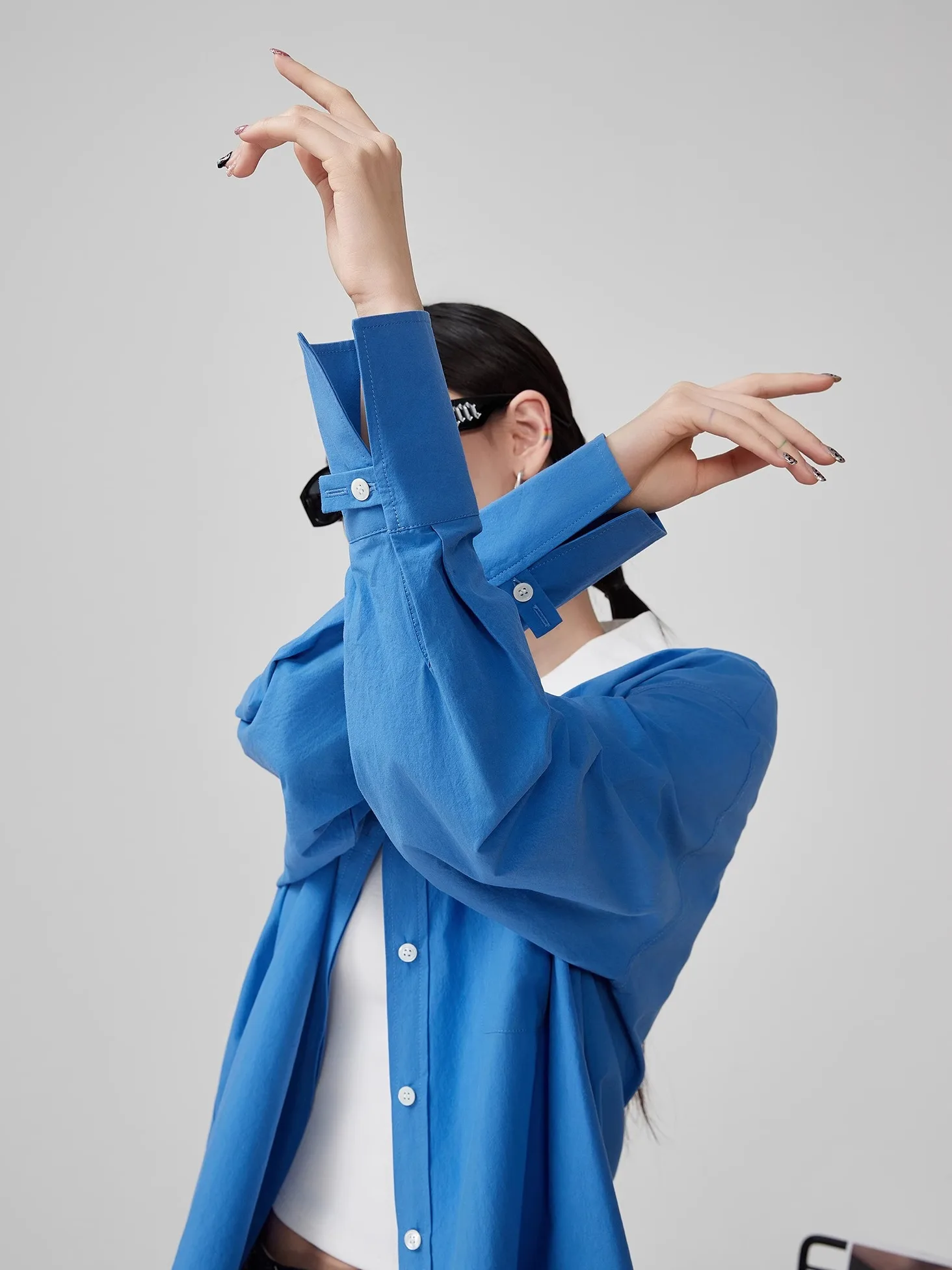 Женская повседневная рубашка с длинным рукавом цвета Кляйн синий, новая коллекция весна-лето, свободный крой, модная верхняя одежда из полиэстера, стандартный крой рукава
Женская повседневная рубашка с длинным рукавом цвета Кляйн синий, новая коллекция весна-лето, свободный крой, модная верхняя одежда из полиэстера, стандартный крой рукава