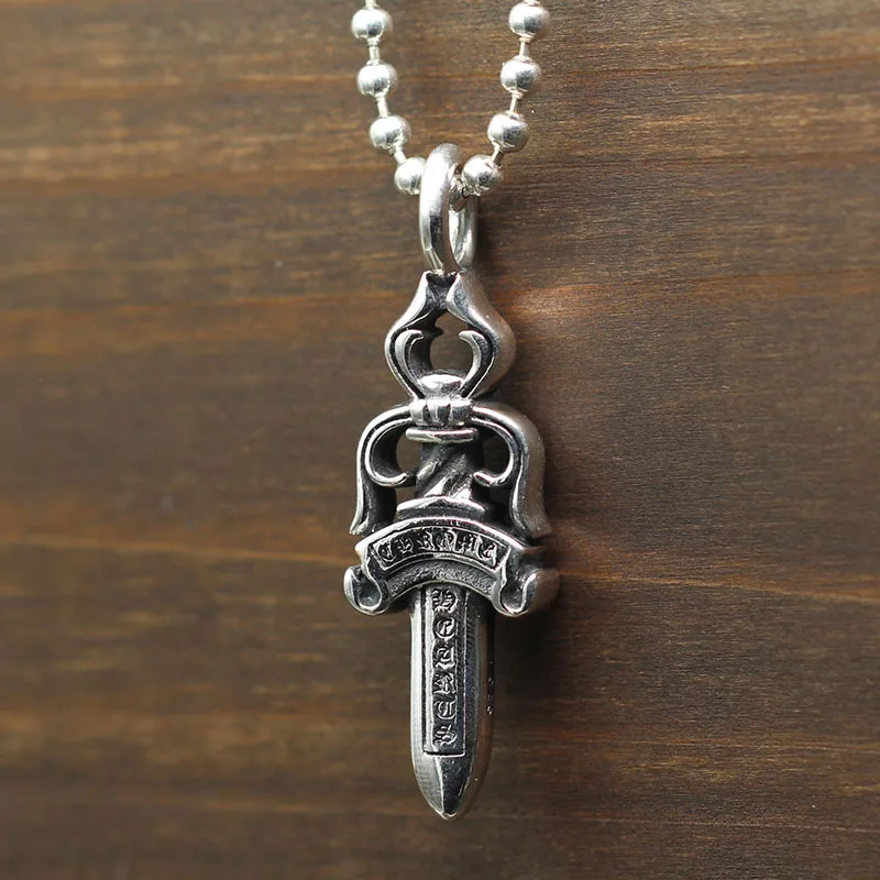 S925 sterling silver jewelry personalized necklace versatile vintage pendant Thai silver men's and women's holy sword pendant re
S925 sterling silver jewelry personalized necklace versatile vintage pendant Thai silver men's and women's holy sword pendant re