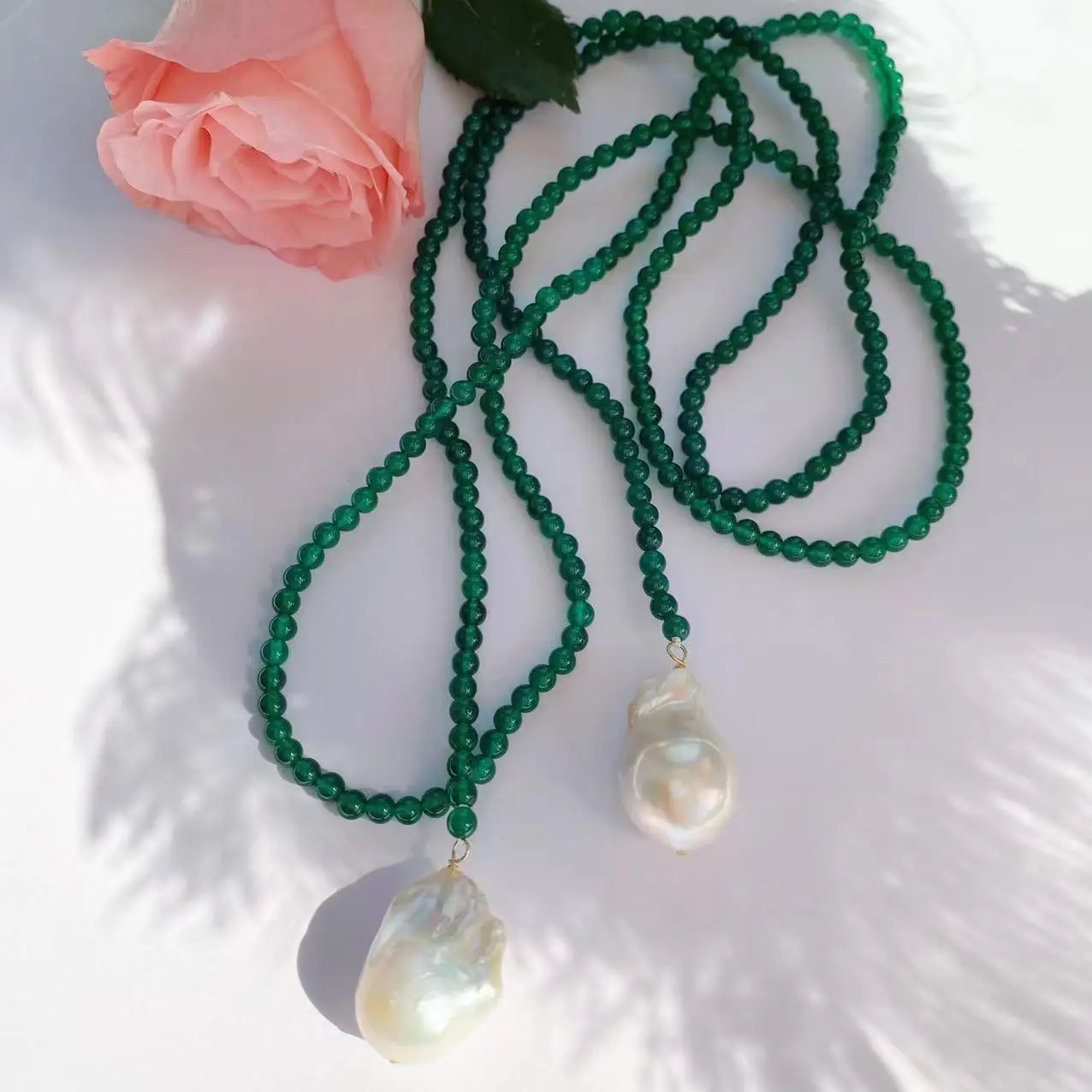 Natural freshwater baroque pearl necklace women's design sense long necklace neck chain fashion trend retro versatile
Natural freshwater baroque pearl necklace women's design sense long necklace neck chain fashion trend retro versatile