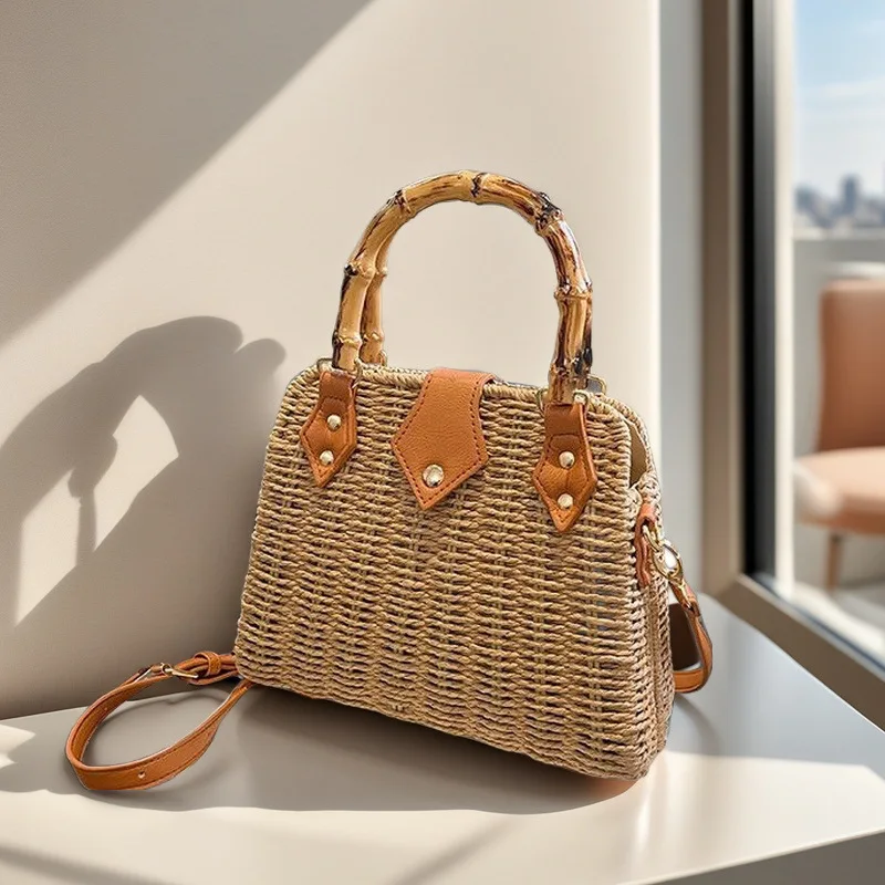  Роскошная сумка из ротанга 2025 года, квадратная сумка премиум-класса с бамбуковой ручкой, тканый кошелек через плечо Artisan, элегантная сумка на плечо с рамкой
Роскошная сумка из ротанга 2025 года, квадратная сумка премиум-класса с бамбуковой ручкой, тканый кошелек через плечо Artisan, элегантная сумка на плечо с рамкой