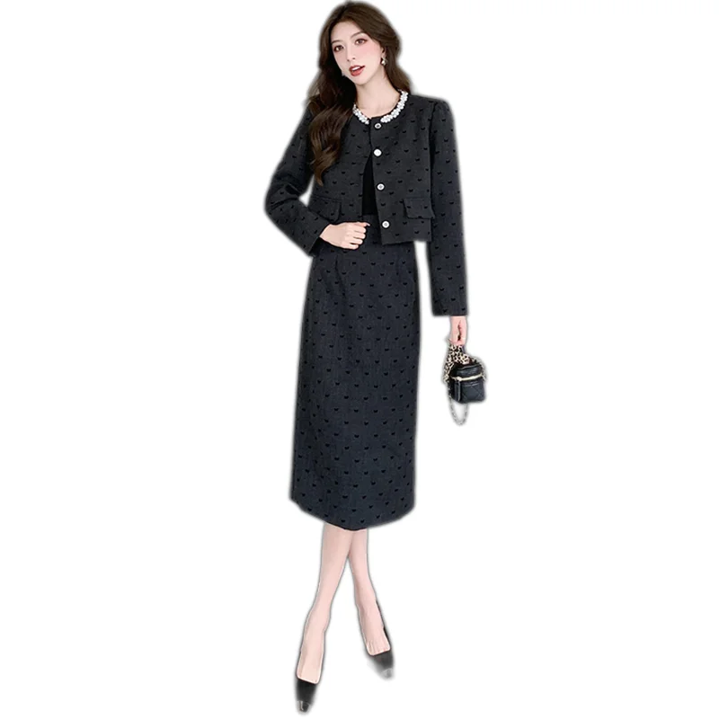 2025 New Spring Autumn Women Sweet Bow Skirt Suits High Quality Beading Short Jacket And High Waist Long Skirt Two Piece Set
2025 New Spring Autumn Women Sweet Bow Skirt Suits High Quality Beading Short Jacket And High Waist Long Skirt Two Piece Set