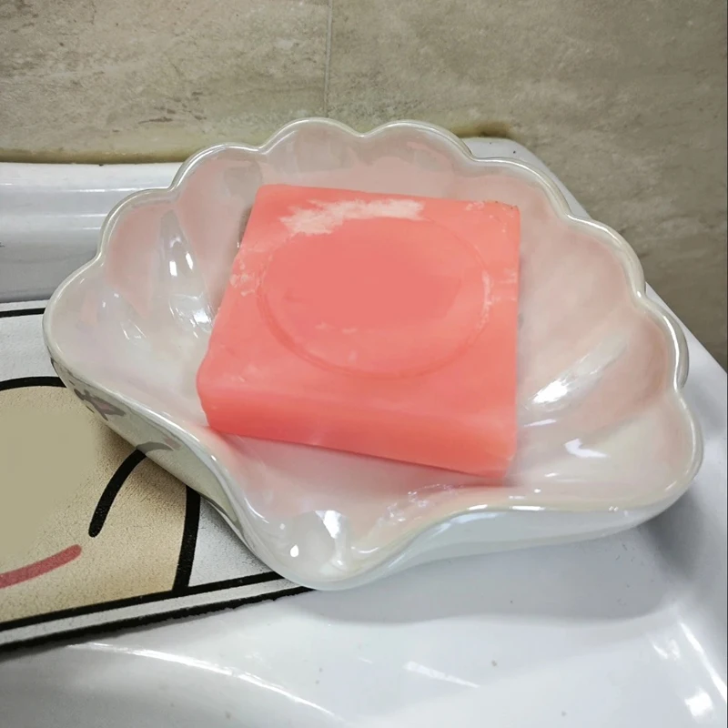 Ceramic Soap Dish Storage Rack Creative Light, Luxury Beauty Shell Home Bathroom Supplies, No Punching, Draining Water Dish, 1Pc
Ceramic Soap Dish Storage Rack Creative Light, Luxury Beauty Shell Home Bathroom Supplies, No Punching, Draining Water Dish, 1Pc