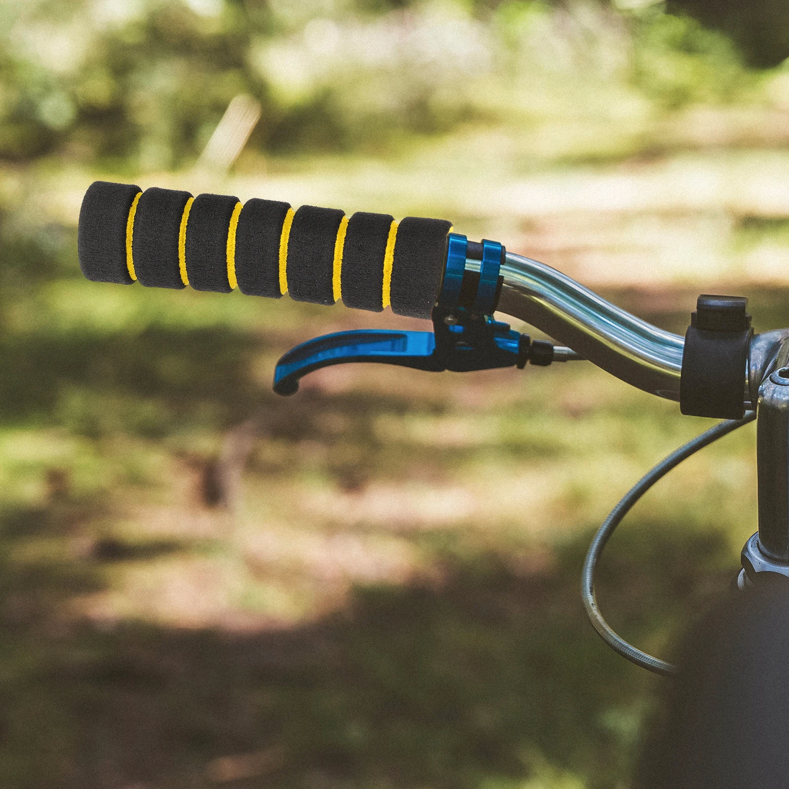 1pcs Anti-Slip Handlebar Covers Non-Slip Cycling Grips Shockproof Durable Lightweight Easy Install Mountain Road Bike
1pcs Anti-Slip Handlebar Covers Non-Slip Cycling Grips Shockproof Durable Lightweight Easy Install Mountain Road Bike